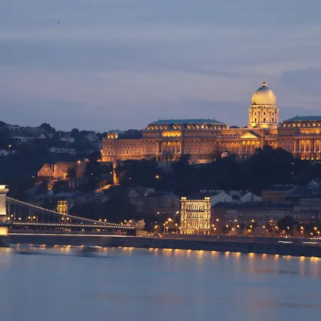 Stanka's Close To Opera 아파트 *