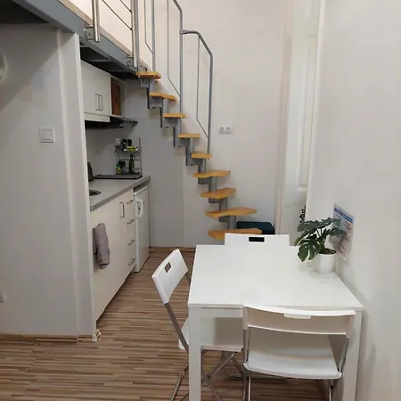 Stanka's Close To Opera Apartment