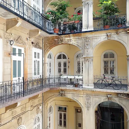 Stanka's Close To Opera Apartment *