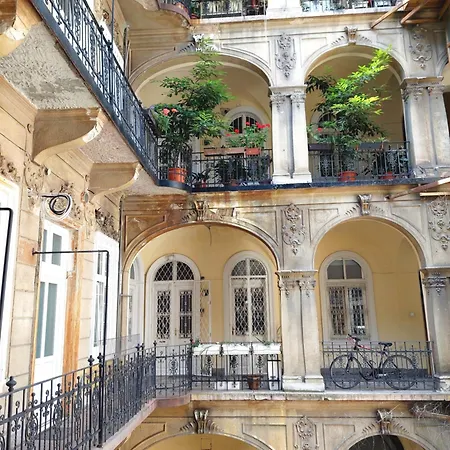 Stanka's Close To Opera דירה בודפשט