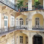 Stanka's Close To Opera Apartment *
