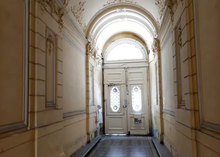 Daire Stanka's Close To Opera